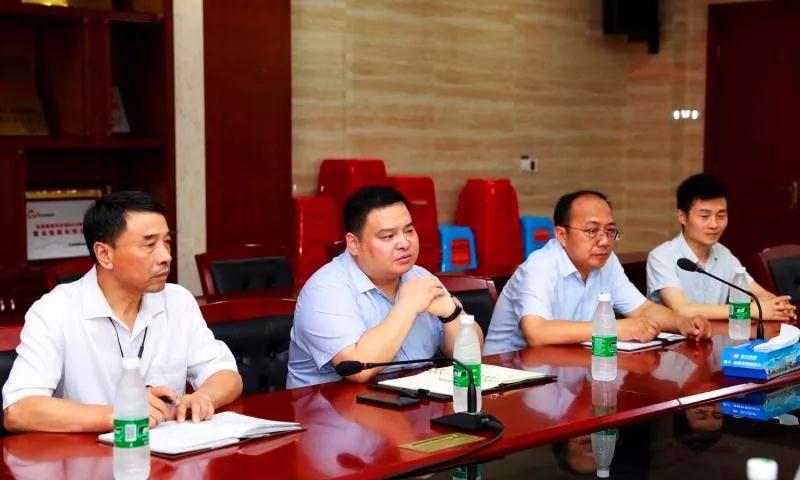 華菱星馬集團(tuán)劉漢如董事長蒞臨程力汽車集團(tuán)商務(wù)考察暨洽談戰(zhàn)略合作項目