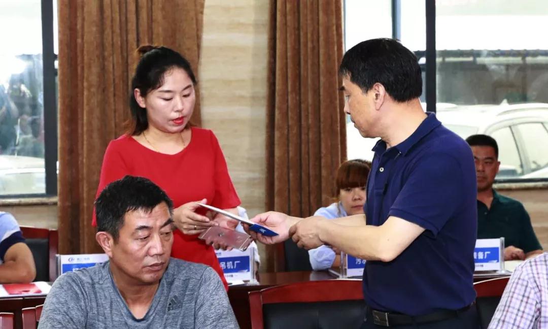 程力專汽公司生產(chǎn)經(jīng)濟(jì)工作綜合會相繼隆重召開